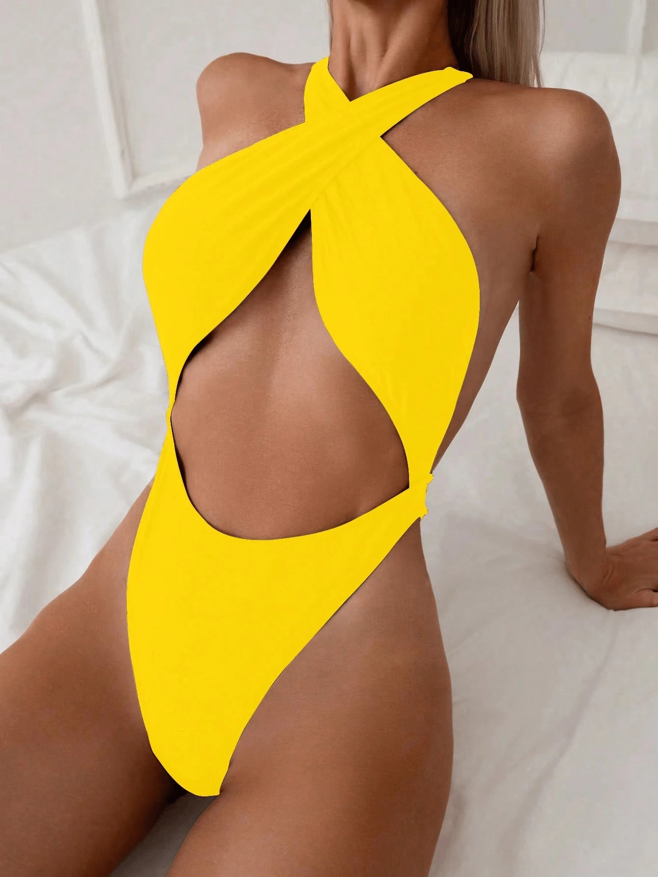 Sırtsız Çapraz Tek Parça Bikini Mayo