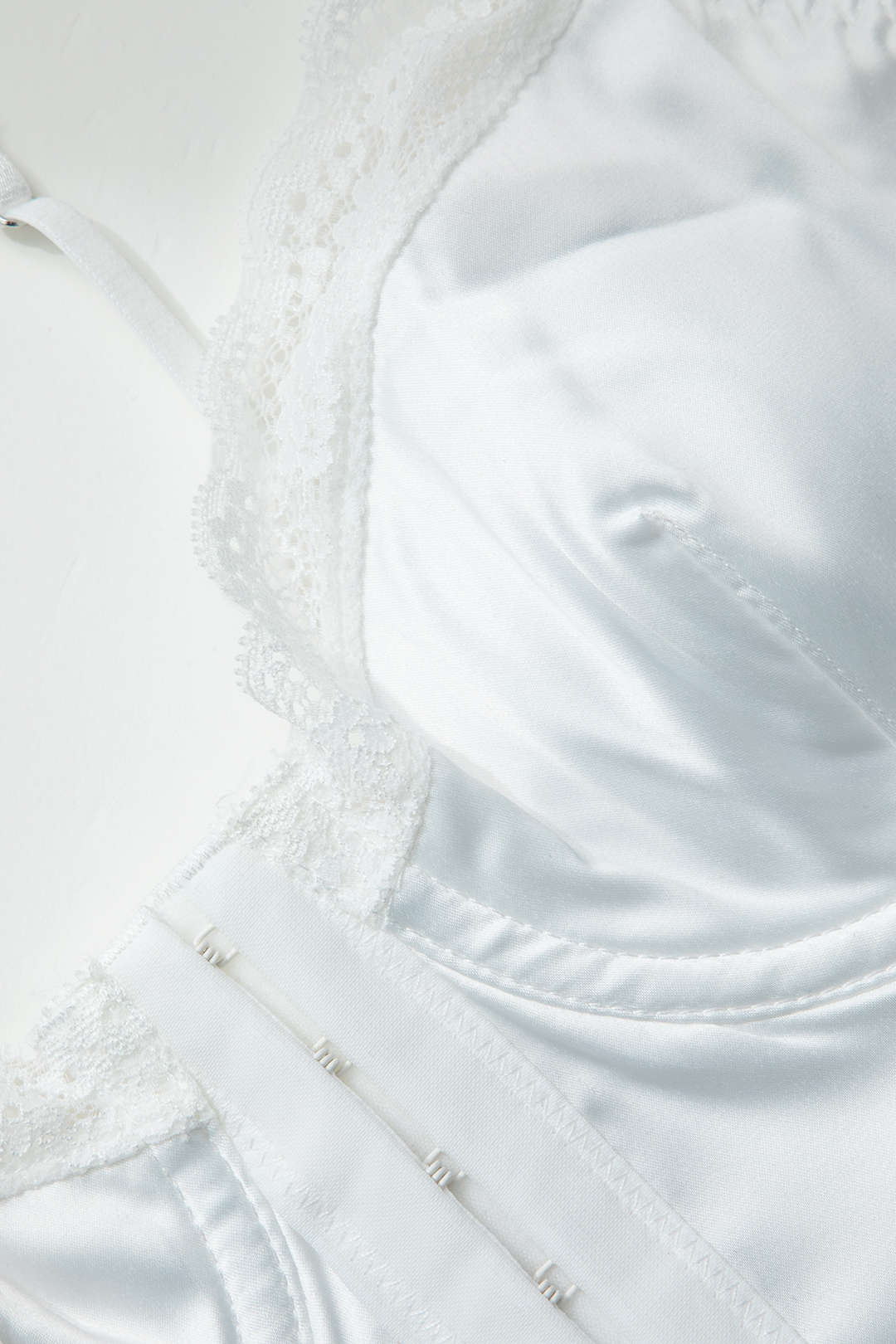 Saten Dantel Detay Büstiyer İki Parçalı İç Giyim Takımı