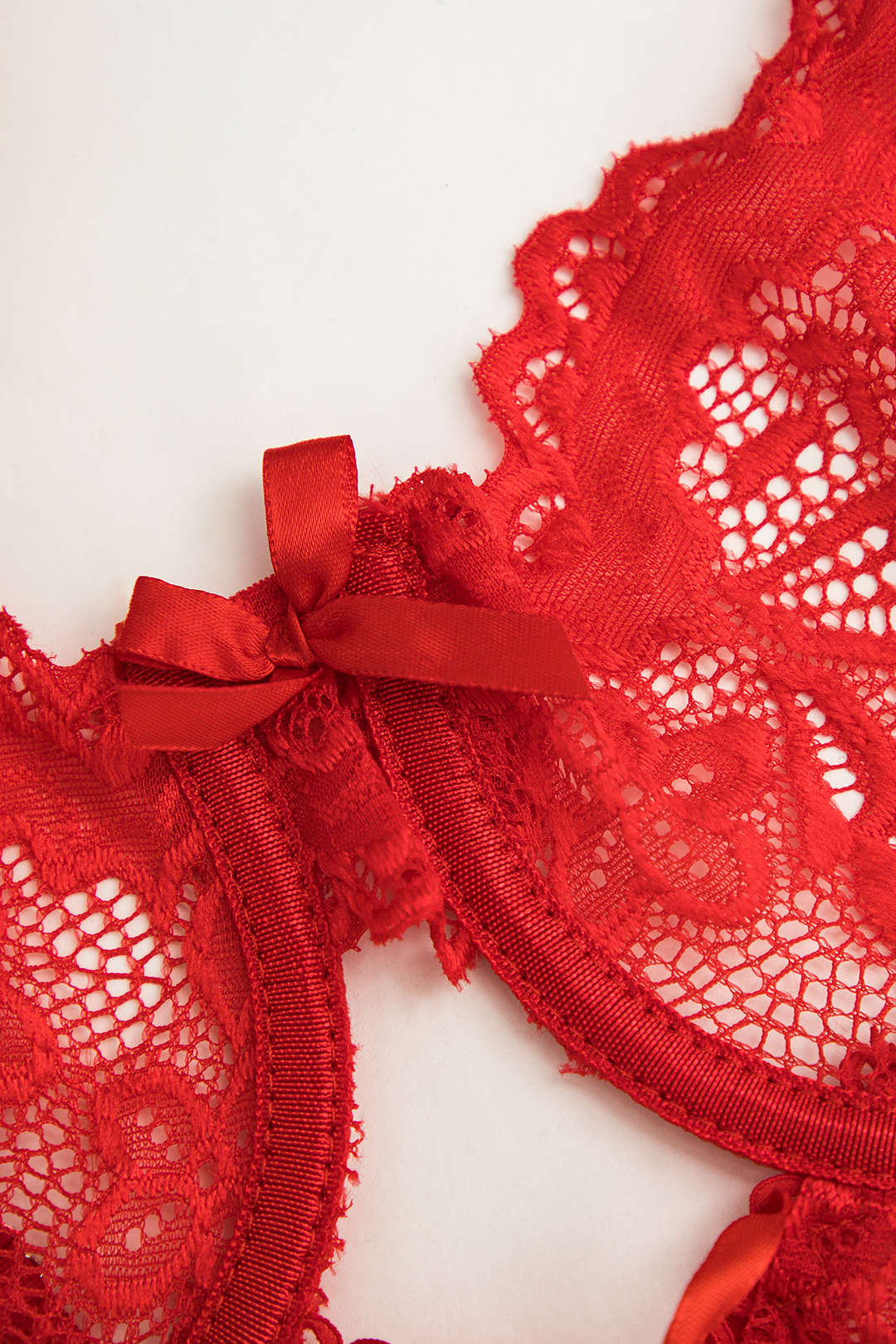 Kesik Detaylı Bağcıklı Sırt Dekolteli İç Giyim Jartiyer  Seti